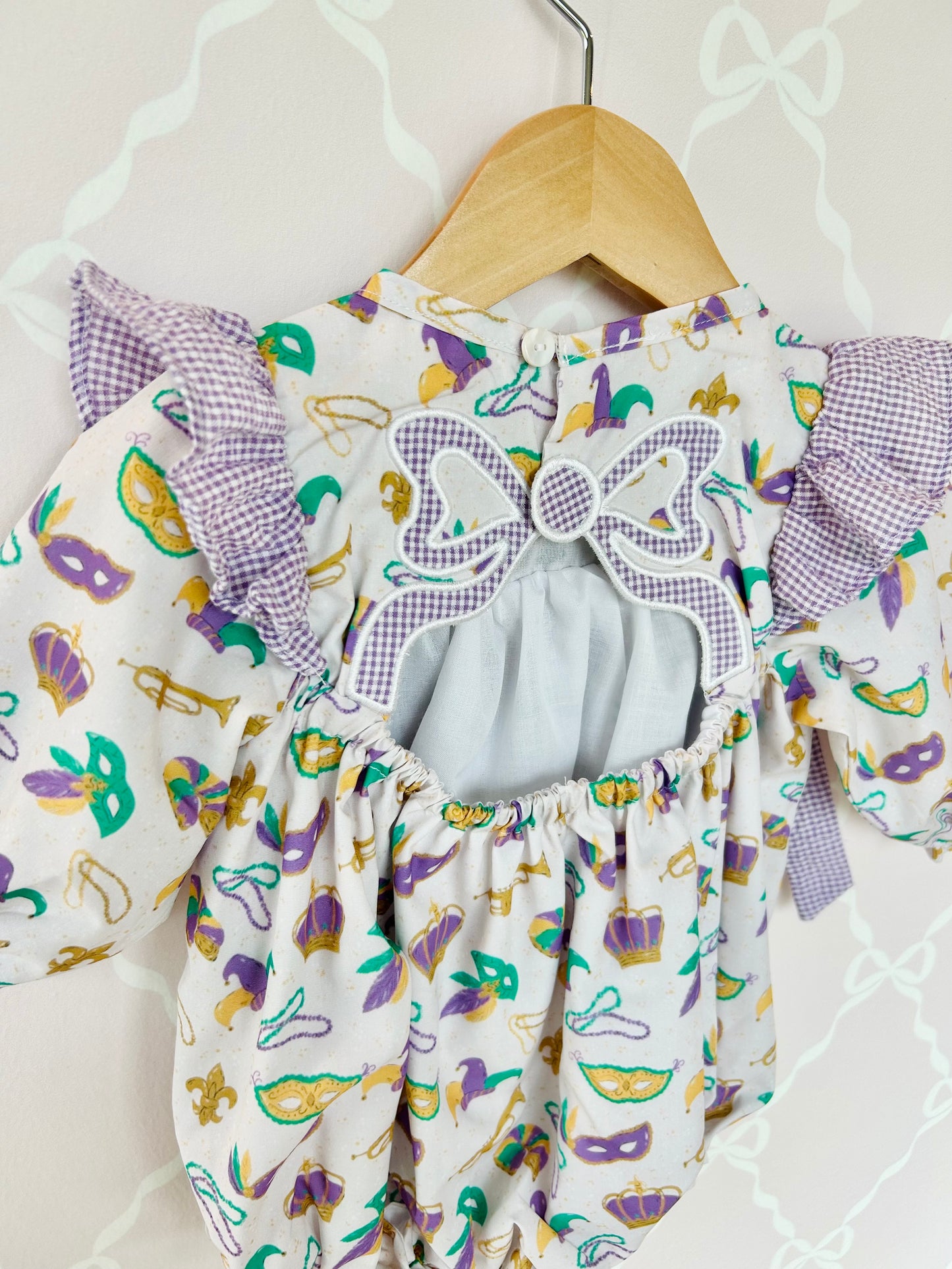 Mardi Gras Bow Bubble