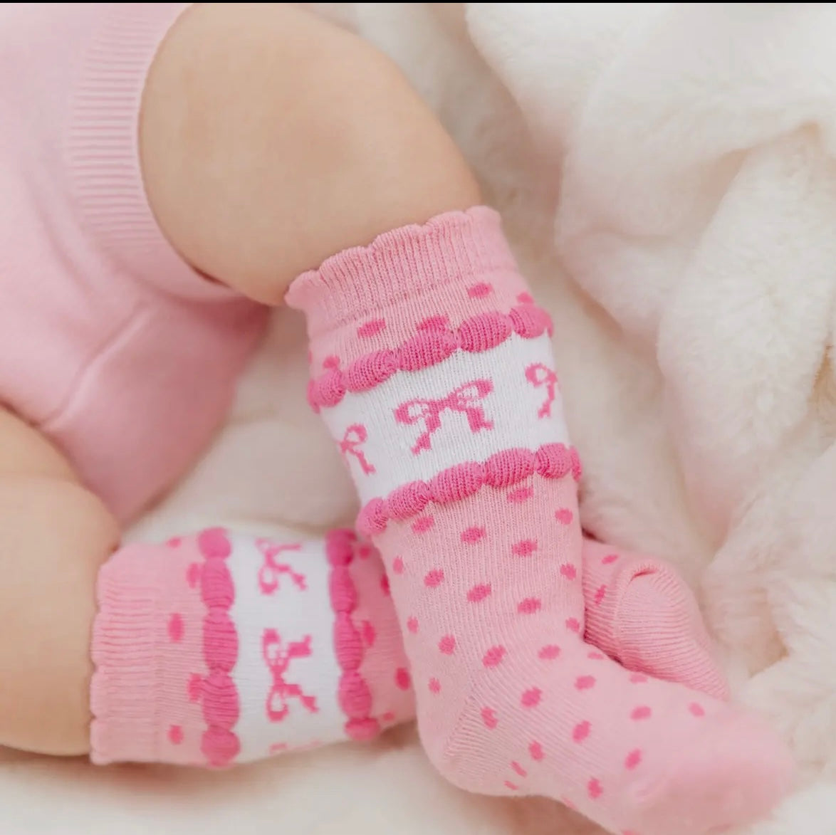 Little Stocking Co. Pink Scallop Bow Socks