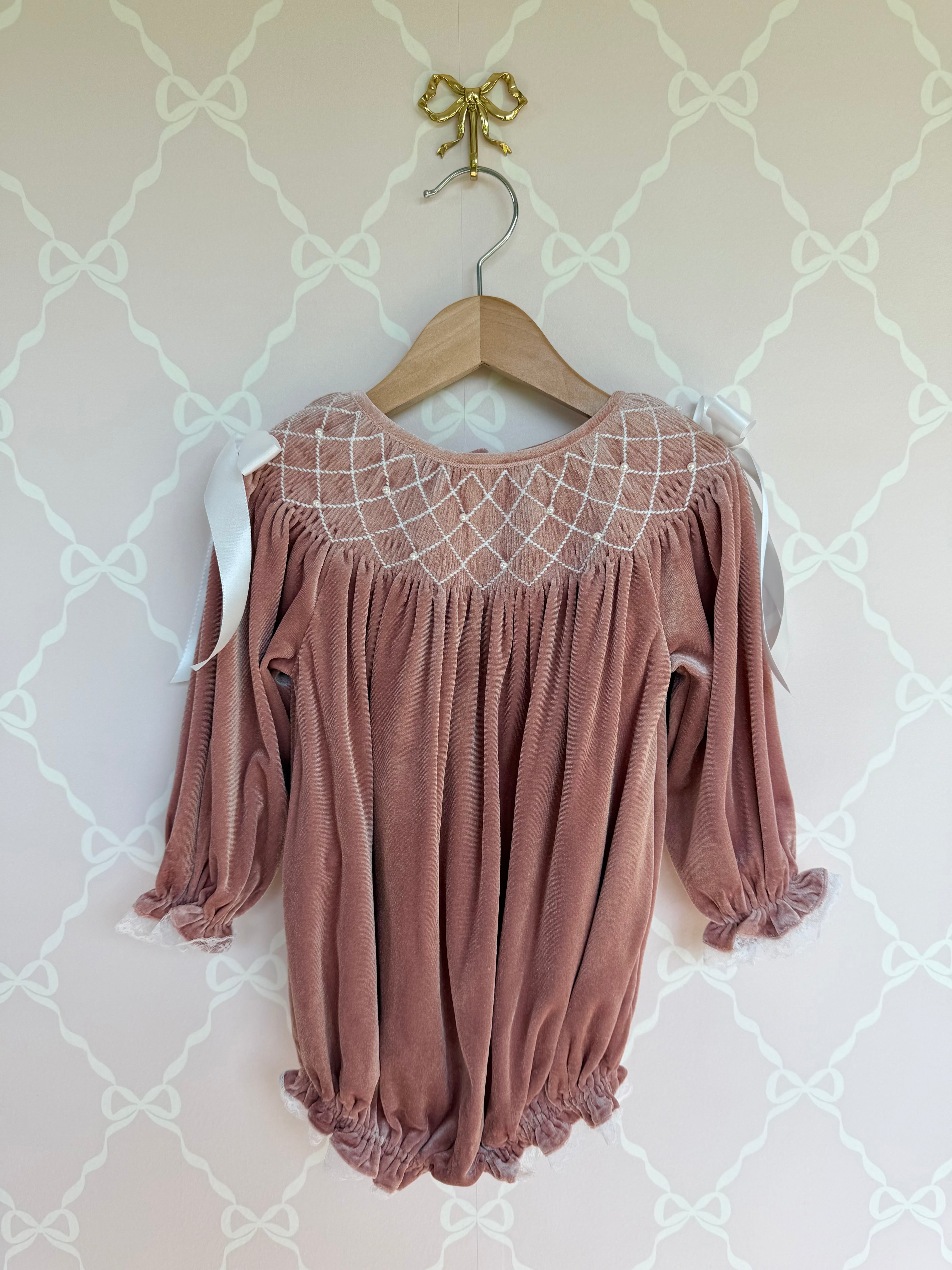 Pink Velvet & Pearls Bubble