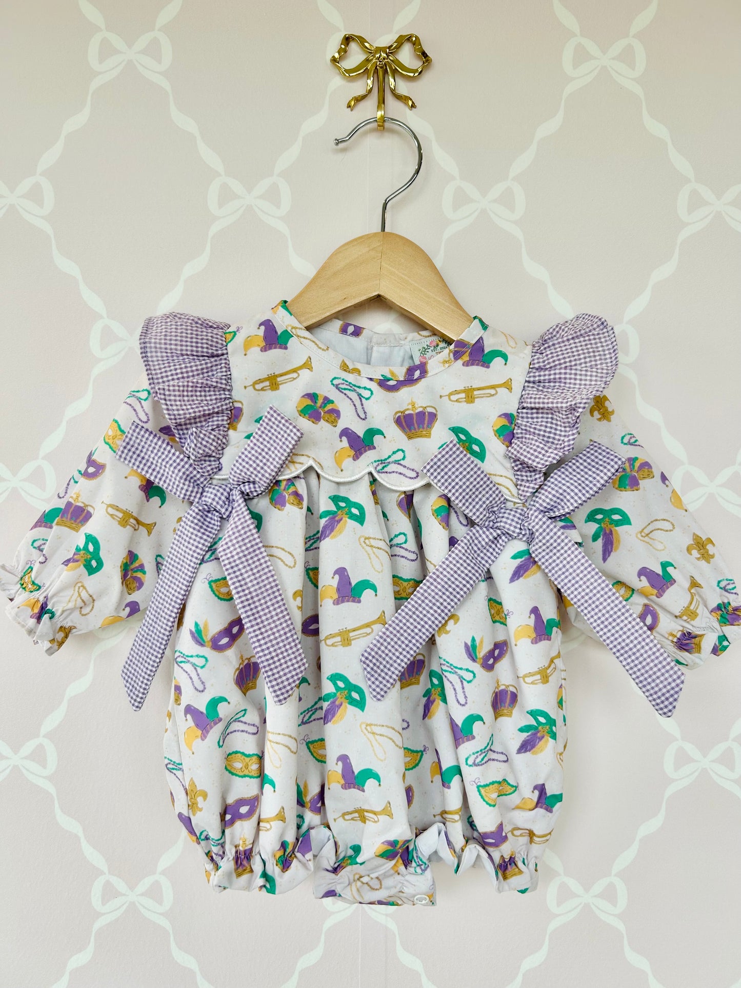 Mardi Gras Bow Bubble