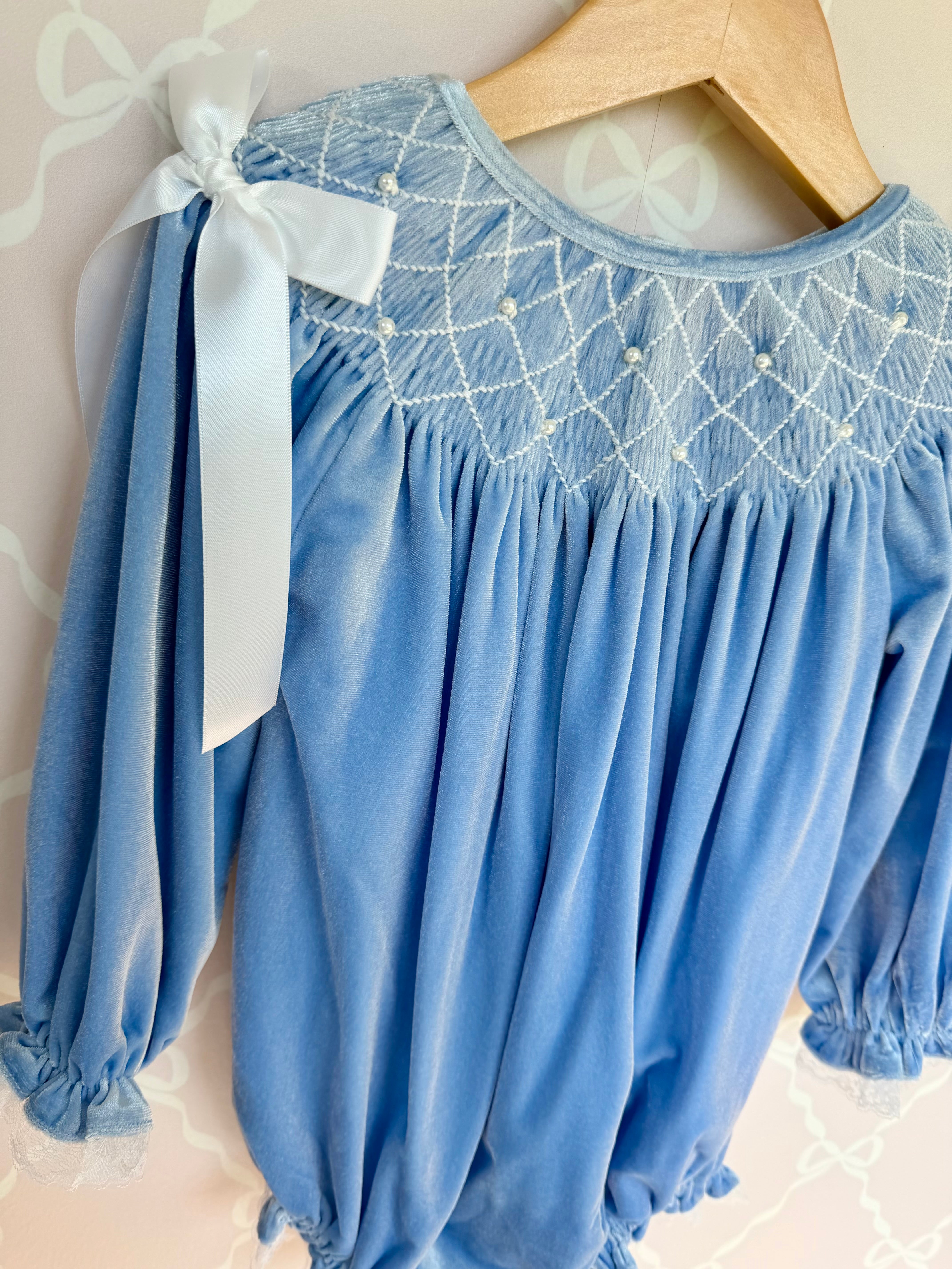 Blue Velvet & Pearls Bubble