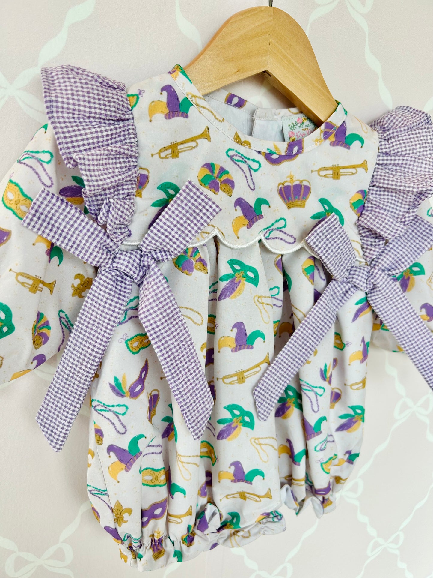 Mardi Gras Bow Bubble