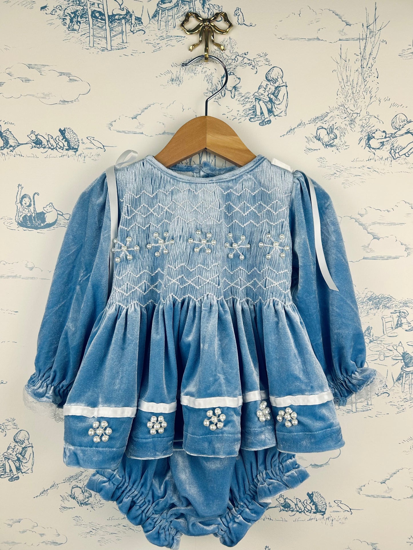 Velvet Snowflake Bloomer