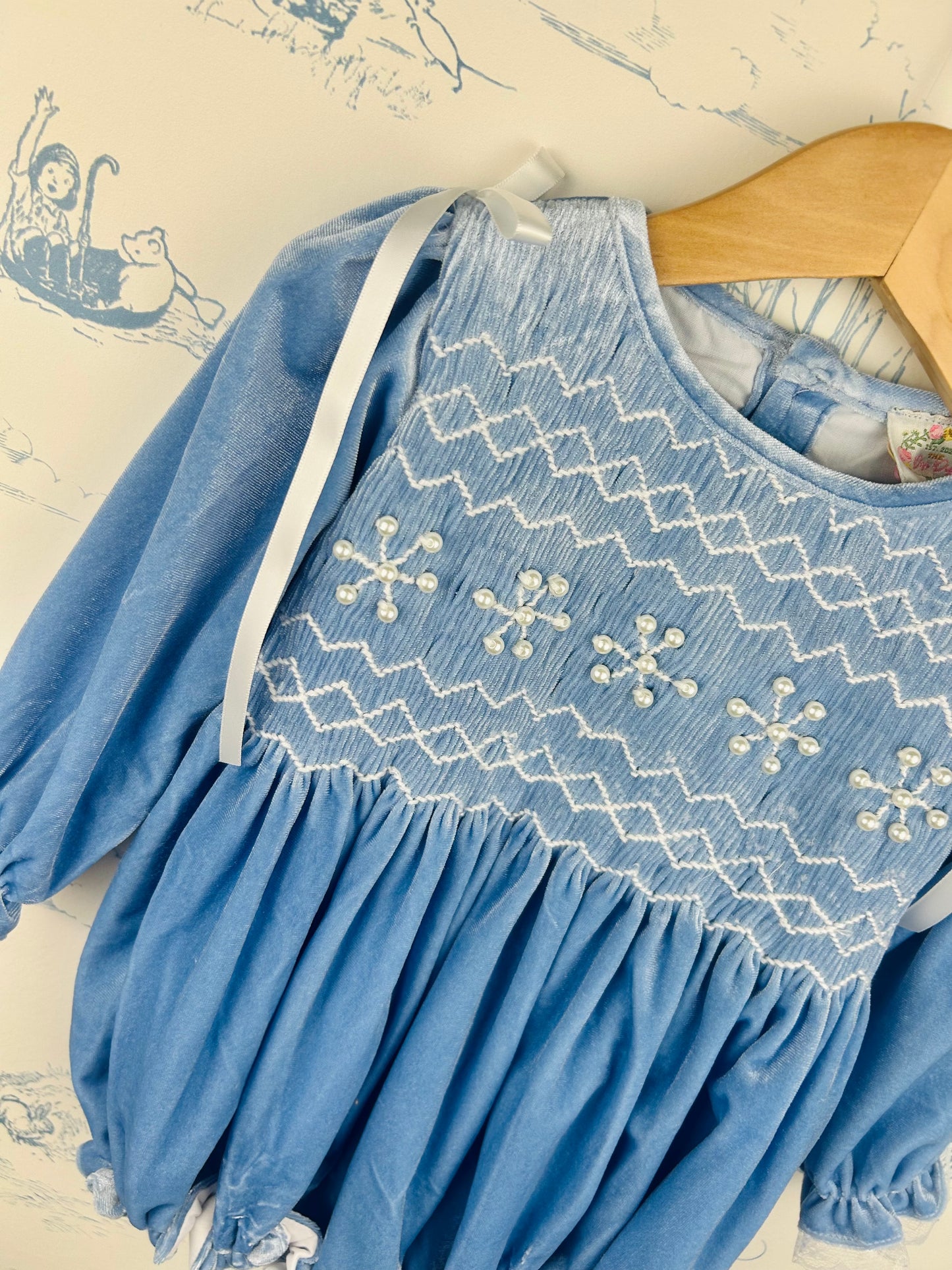 Velvet Snowflake Bubble