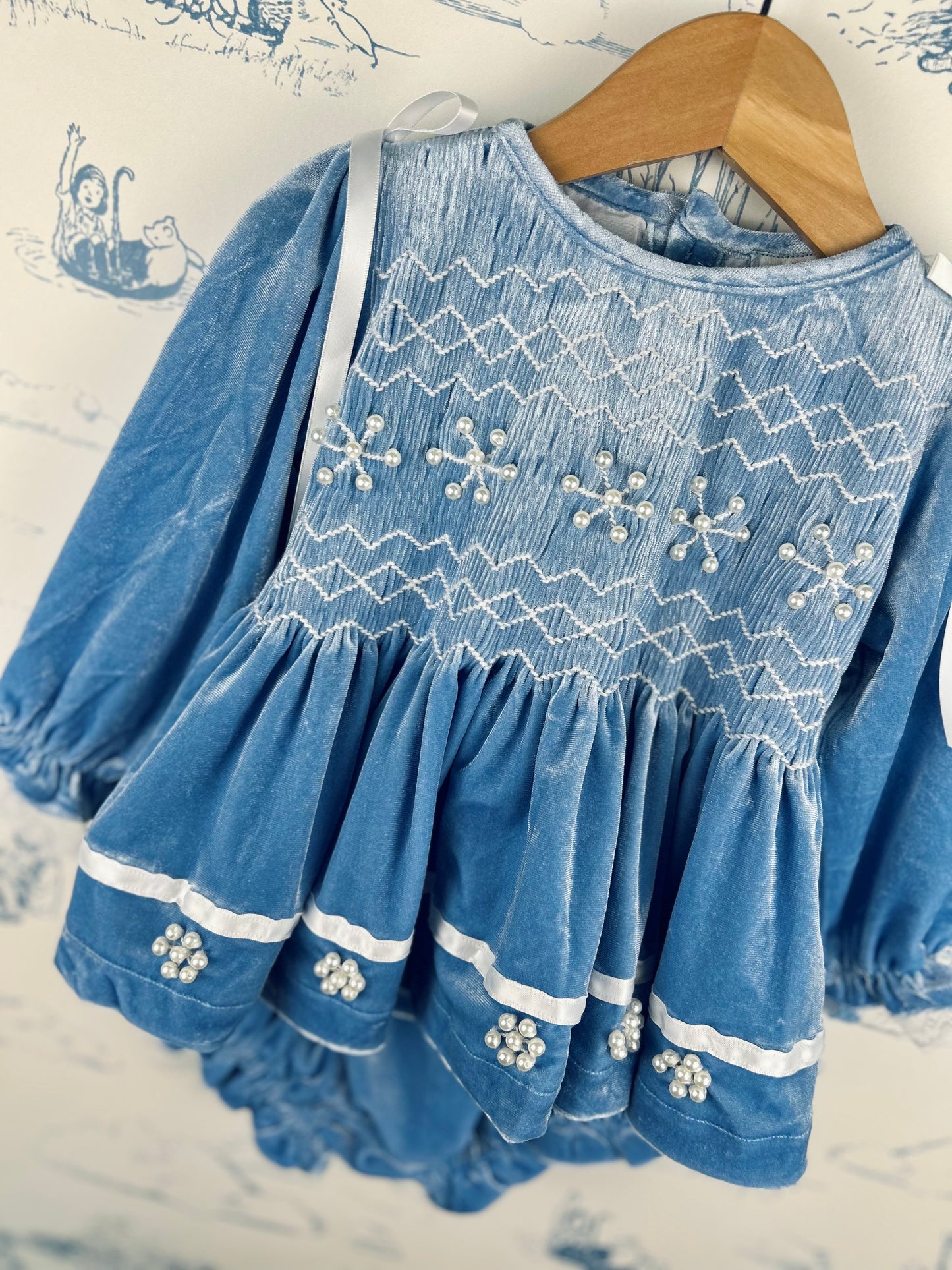 Velvet Snowflake Bloomer